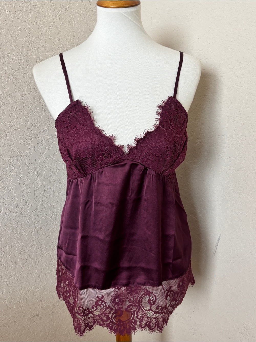 Urban Outfitters Lace Trim Satin V Neck Cami Top in Plum size Small New! - Picture 2 of 7